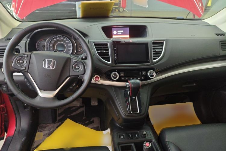 Used Honda CR-V 2015 2.4L two-wheel drive luxury version Center Console