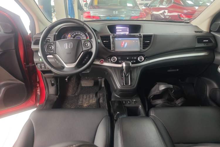 Used Honda CR-V 2015 2.4L two-wheel drive luxury version Center Console