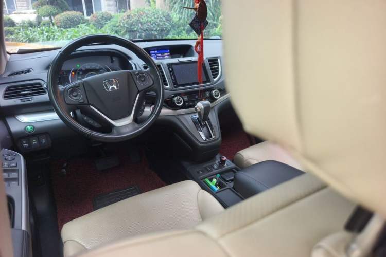 Used Honda CR-V 2015 2.4L two-wheel drive luxury version Center Console
