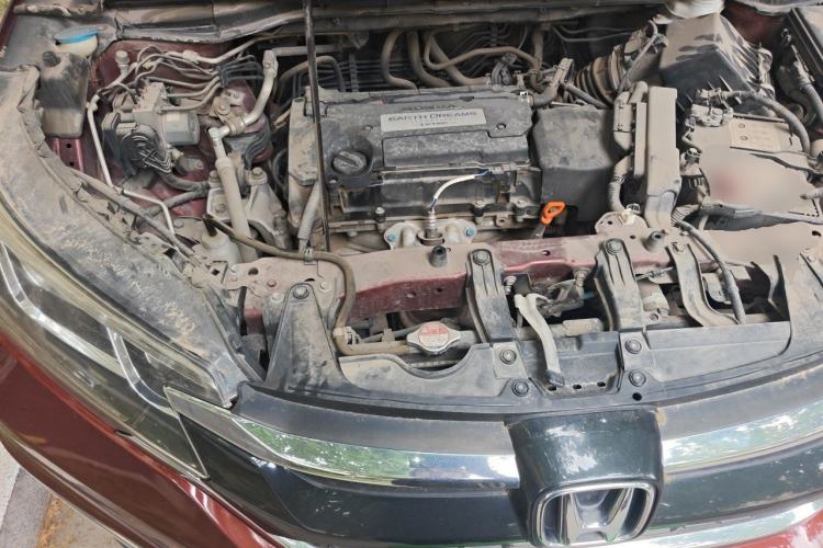 Used Honda CR-V 2015 2.4L two-wheel drive luxury version Engine Bay