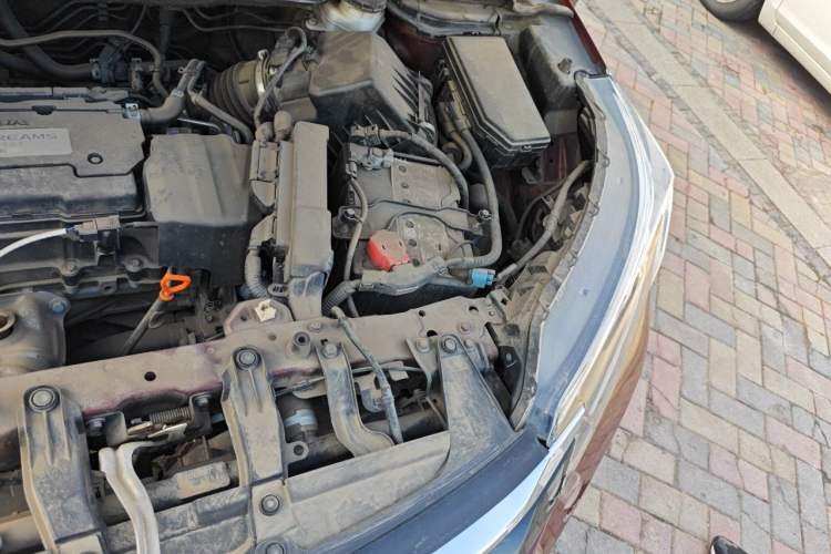 Used Honda CR-V 2015 2.4L two-wheel drive luxury version Engine Bay Left