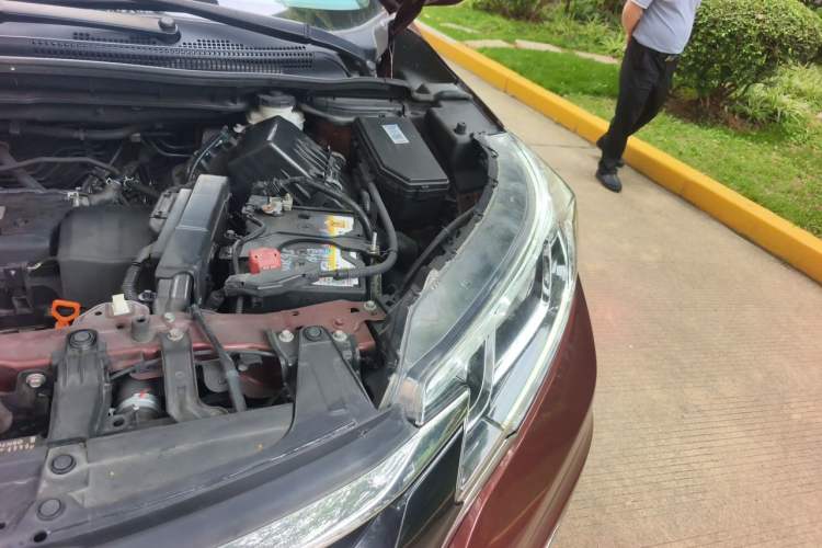 Used Honda CR-V 2015 2.4L two-wheel drive luxury version Engine Bay Left