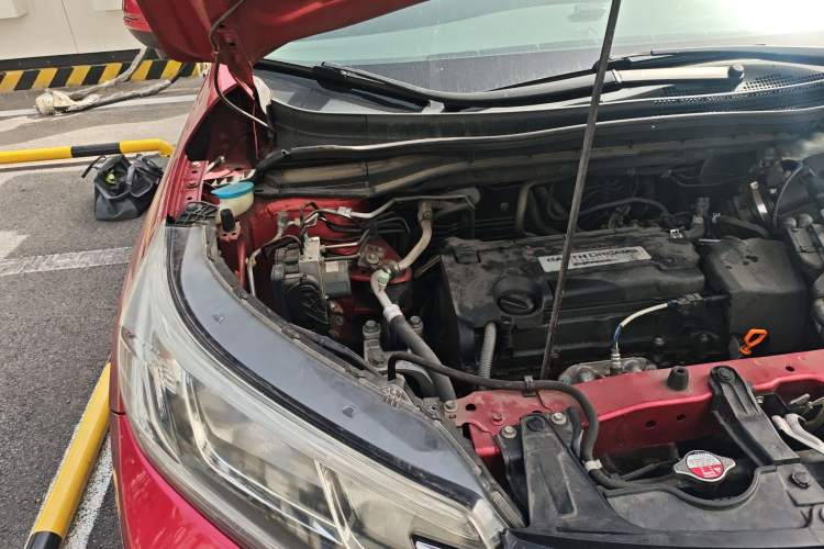 Used Honda CR-V 2015 2.4L two-wheel drive luxury version Engine Bay Right