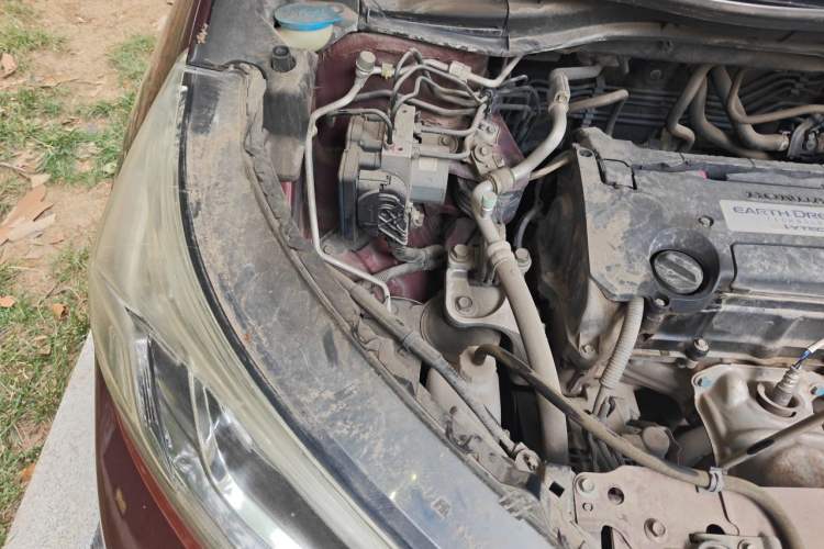 Used Honda CR-V 2015 2.4L two-wheel drive luxury version Engine Bay Right