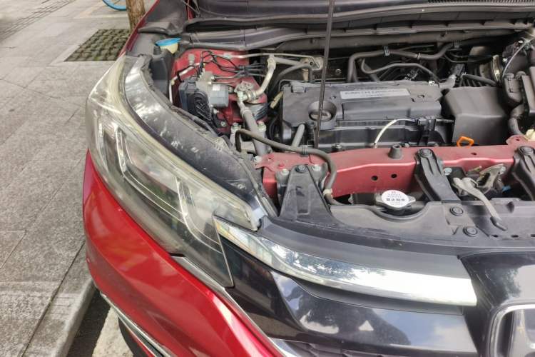 Used Honda CR-V 2015 2.4L two-wheel drive luxury version Engine Bay Right