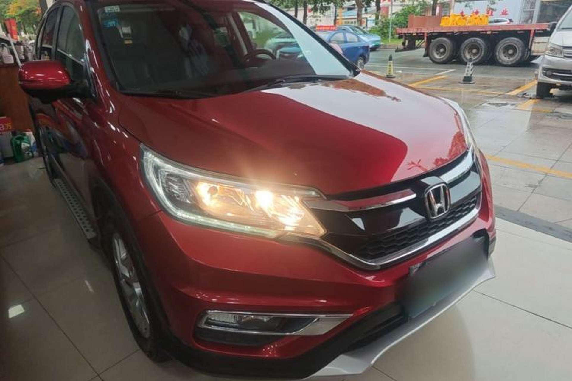Used Honda CR-V 2015 2.4L two-wheel drive luxury version Front Right 45 Deg
