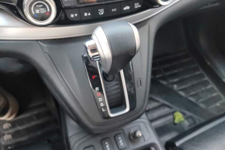 Used Honda CR-V 2015 2.4L two-wheel drive luxury version Gear Lever