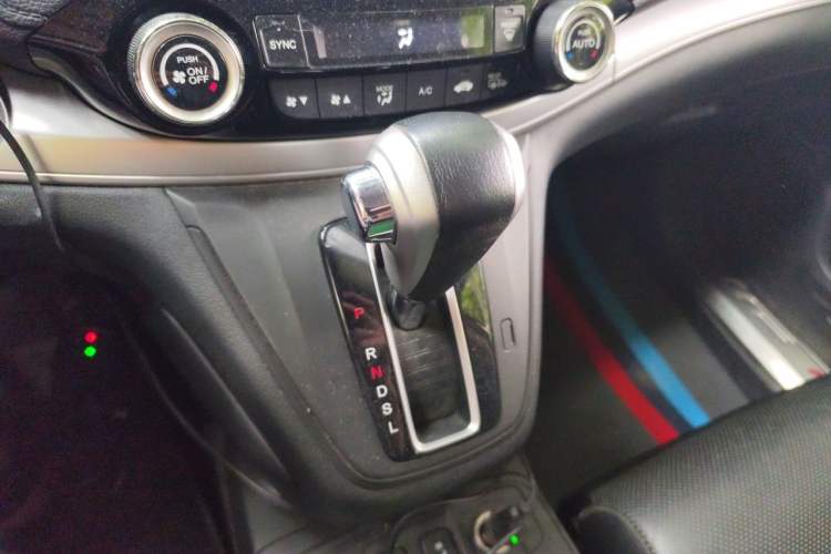 Used Honda CR-V 2015 2.4L two-wheel drive luxury version Gear Lever