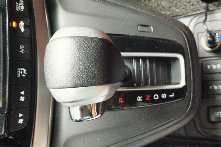 Used Honda CR-V 2015 2.4L two-wheel drive luxury version Gear Lever