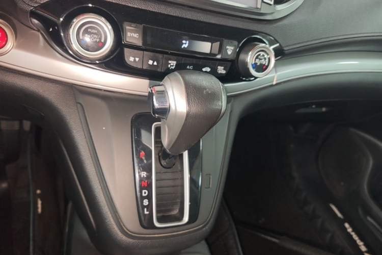 Used Honda CR-V 2015 2.4L two-wheel drive luxury version Gear Lever