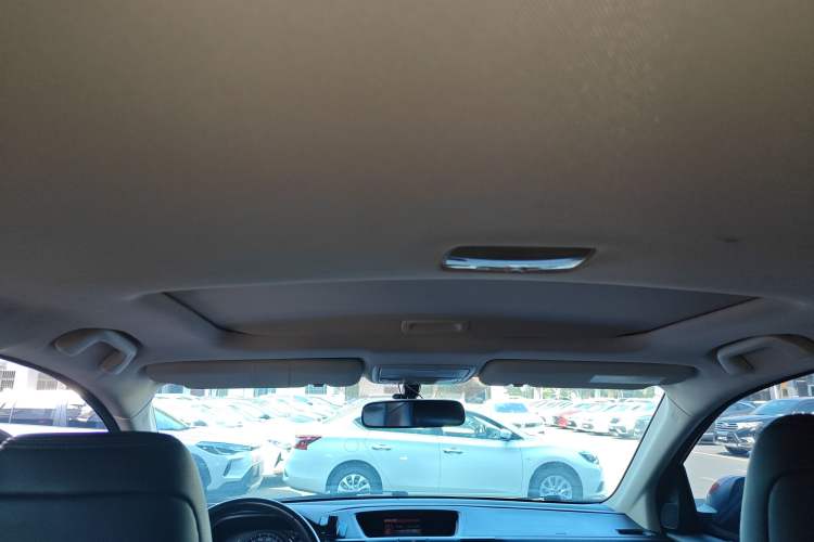 Used Honda CR-V 2015 2.4L two-wheel drive luxury version Headliner