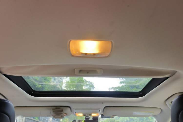 Used Honda CR-V 2015 2.4L two-wheel drive luxury version Headliner