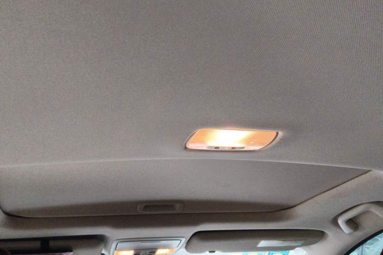 Used Honda CR-V 2015 2.4L two-wheel drive luxury version Headliner
