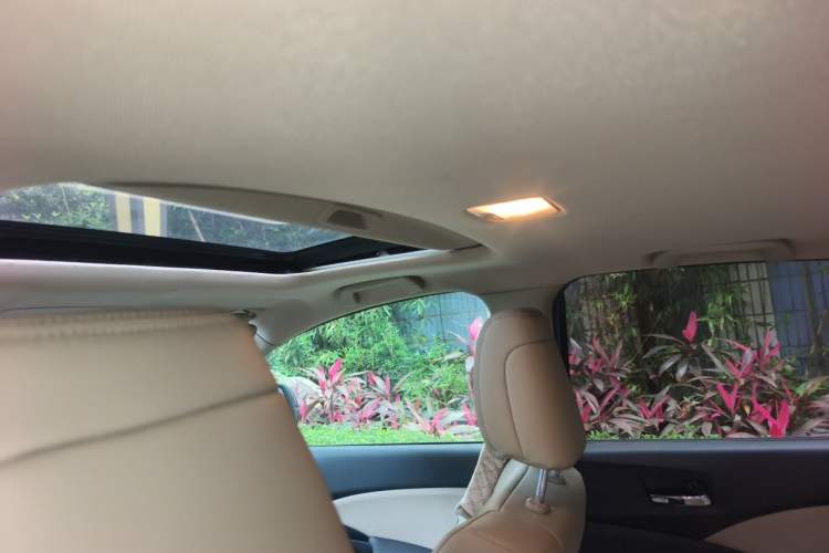 Used Honda CR-V 2015 2.4L two-wheel drive luxury version Headliner