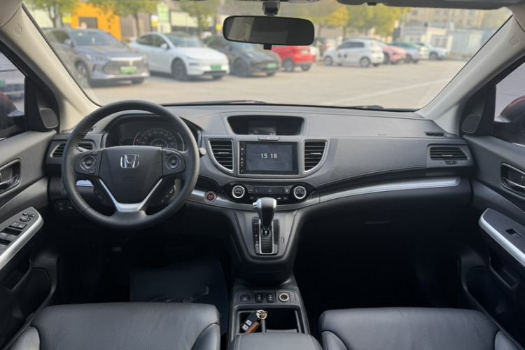 Used Honda CR-V 2015 2.4L four-wheel drive luxury version Interior 1