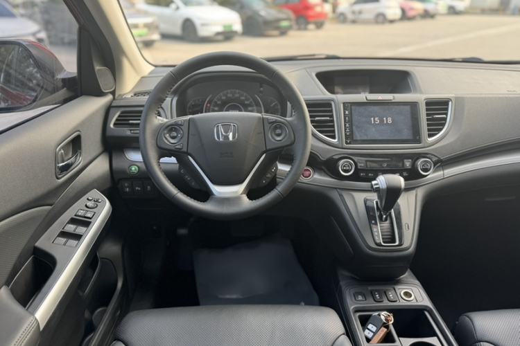 Used Honda CR-V 2015 2.4L four-wheel drive luxury version Interior 2