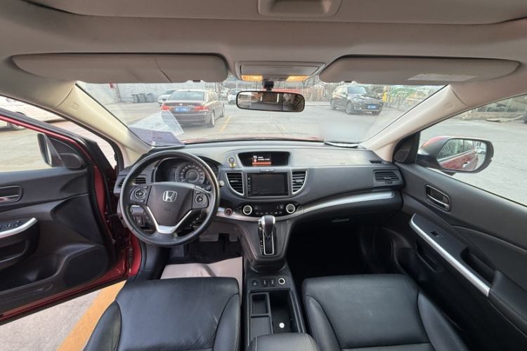 Used Honda CR-V 2015 2.4L two-wheel drive luxury version Interior 2