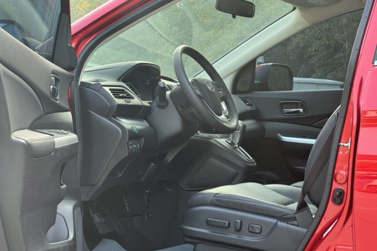 Used Honda CR-V 2015 2.4L four-wheel drive luxury version Interior 3
