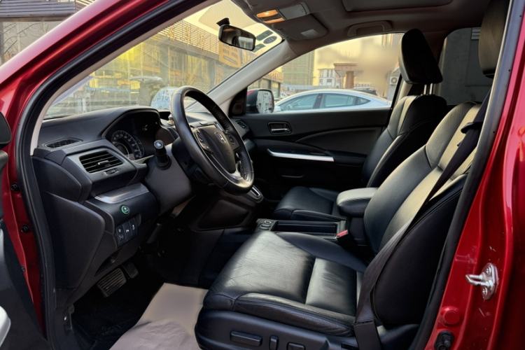 Used Honda CR-V 2015 2.4L two-wheel drive luxury version Interior 3