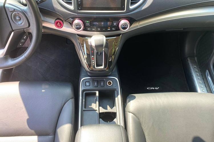 Used Honda CR-V 2015 2.4L two-wheel drive luxury version Interior 4