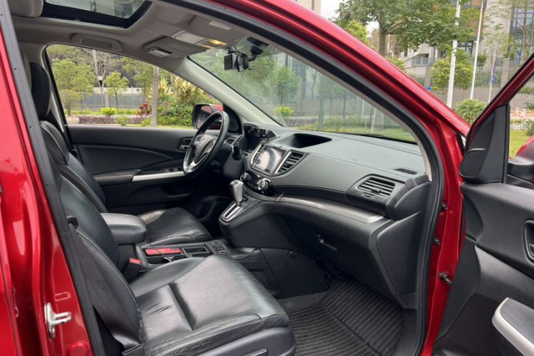 Used Honda CR-V 2015 2.4L two-wheel drive luxury version Interior 7