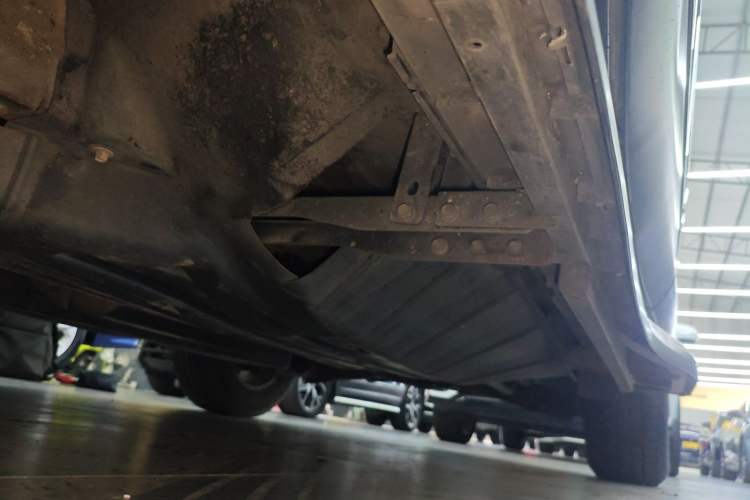 Used Honda CR-V 2015 2.4L two-wheel drive luxury version Left Side Sill