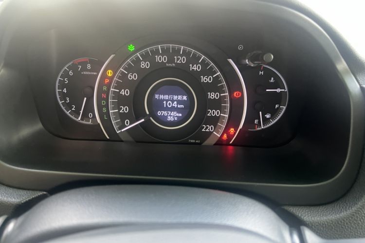 Used Honda CR-V 2015 2.4L two-wheel drive luxury version Odometer Close Up