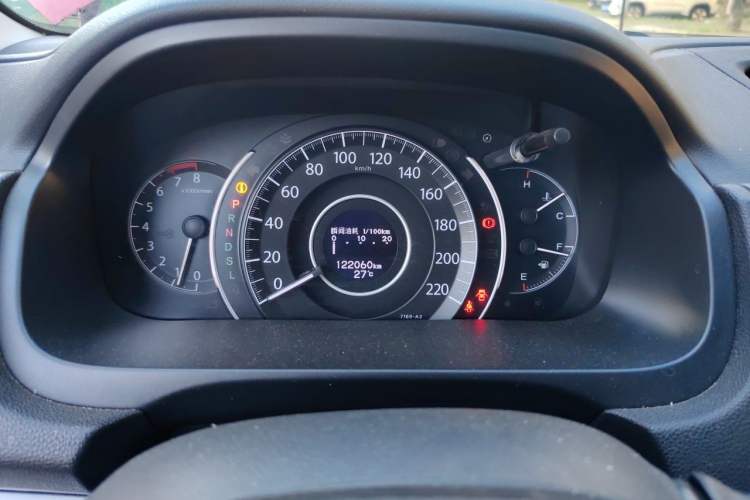 Used Honda CR-V 2015 2.4L two-wheel drive luxury version Odometer Close Up