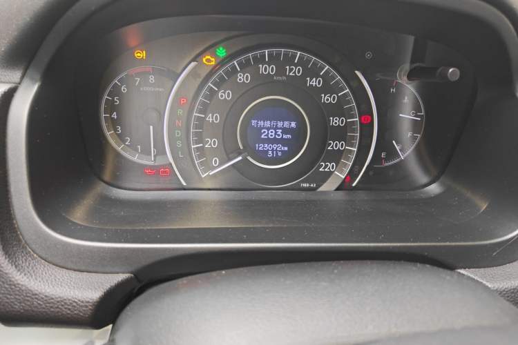 Used Honda CR-V 2015 2.4L two-wheel drive luxury version Odometer Close Up