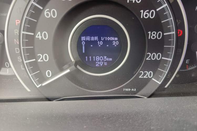 Used Honda CR-V 2015 2.4L two-wheel drive luxury version Odometer Close Up