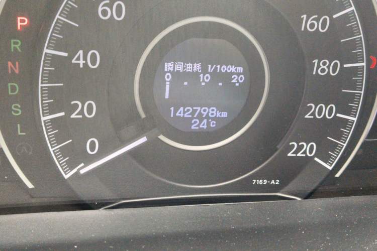 Used Honda CR-V 2015 2.4L two-wheel drive luxury version Odometer Close Up