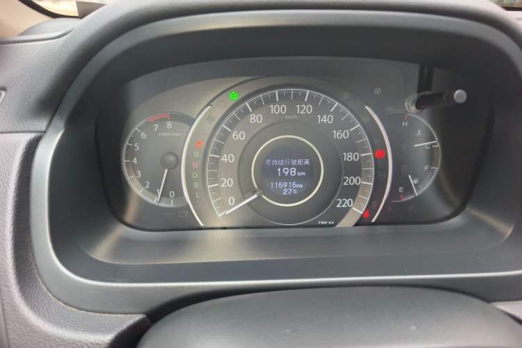 Used Honda CR-V 2015 2.4L two-wheel drive luxury version Odometer Close Up