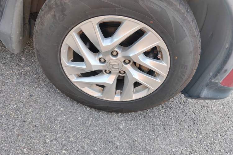 Used Honda CR-V 2015 2.4L two-wheel drive luxury version Right Front Wheel Hub