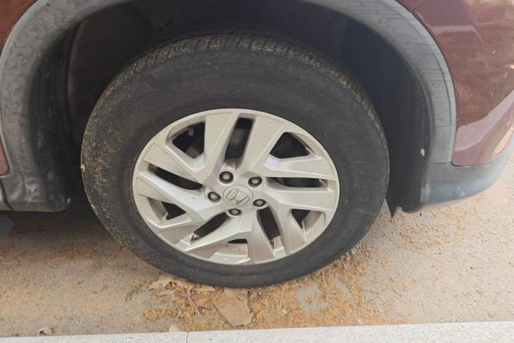 Used Honda CR-V 2015 2.4L two-wheel drive luxury version Right Front Wheel Hub