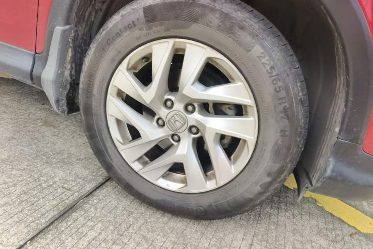 Used Honda CR-V 2015 2.4L two-wheel drive luxury version Right Front Wheel Hub
