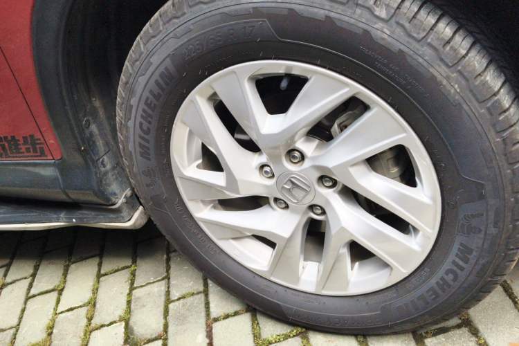 Used Honda CR-V 2015 2.4L two-wheel drive luxury version Right Front Wheel Hub
