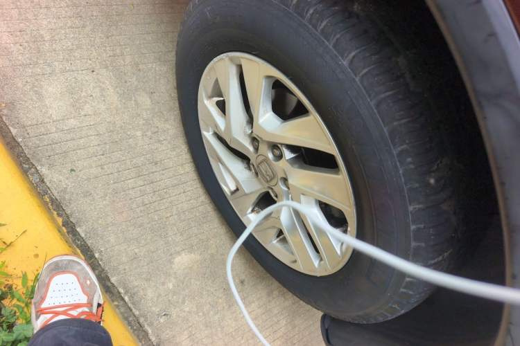 Used Honda CR-V 2015 2.4L two-wheel drive luxury version Right Front Wheel Hub