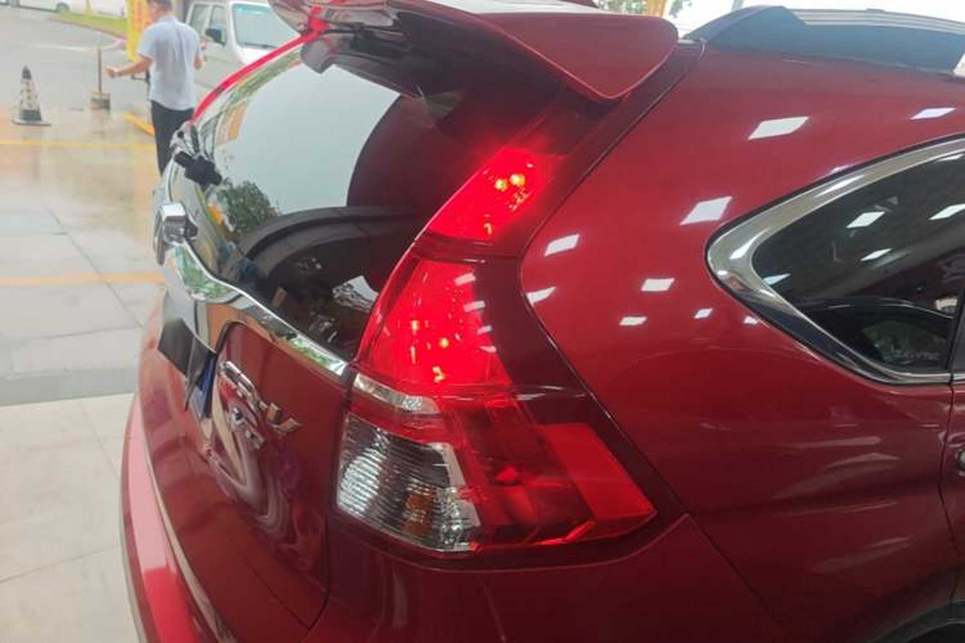 Used Honda CR-V 2015 2.4L two-wheel drive luxury version Right Rear Taillight