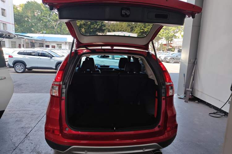 Used Honda CR-V 2015 2.4L two-wheel drive luxury version Trunk