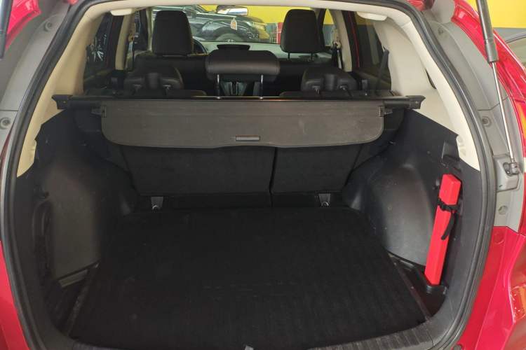 Used Honda CR-V 2015 2.4L two-wheel drive luxury version Trunk