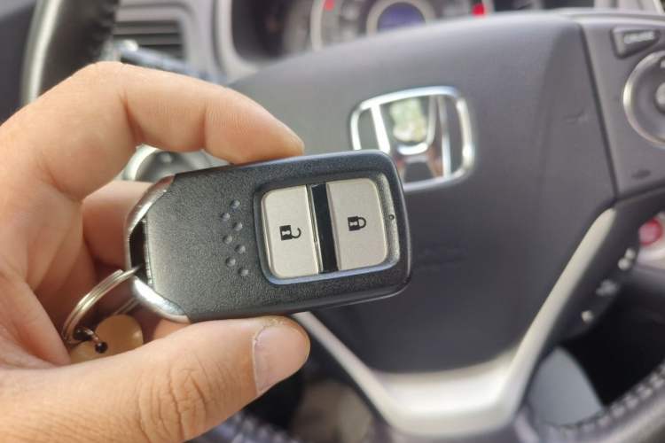 Used Honda CR-V 2015 2.4L two-wheel drive luxury version Vehicle Key