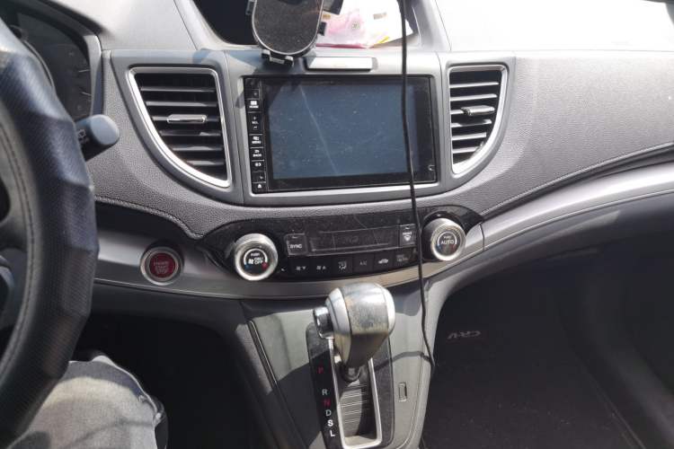 Used Honda CR-V 2015 2.4L two-wheel drive luxury version Audio And AC Panel