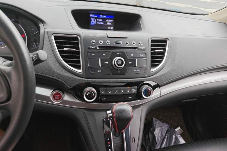 Used Honda CR-V 2015 2.0L two-wheel drive Fashion Edition Audio And AC Panel