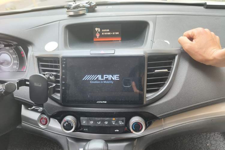 Used Honda CR-V 2015 2.0L two-wheel drive Fashion Edition Audio And AC Panel