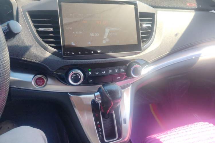 Used Honda CR-V 2015 2.0L two-wheel drive Fashion Edition Audio And AC Panel