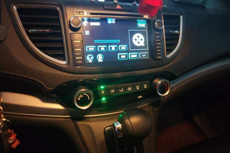 Used Honda CR-V 2015 2.0L two-wheel drive urban version Audio And AC Panel
