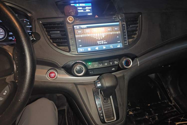 Used Honda CR-V 2015 2.0L two-wheel drive Fashion Edition Audio And AC Panel