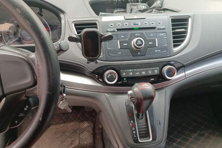 Used Honda CR-V 2015 2.0L two-wheel drive urban version Audio And AC Panel