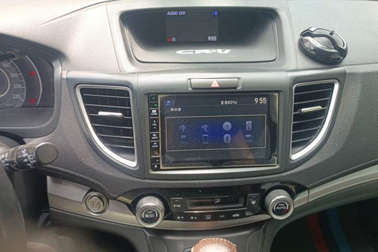 Used Honda CR-V 2015 2.4L four-wheel drive luxury version Audio And AC Panel