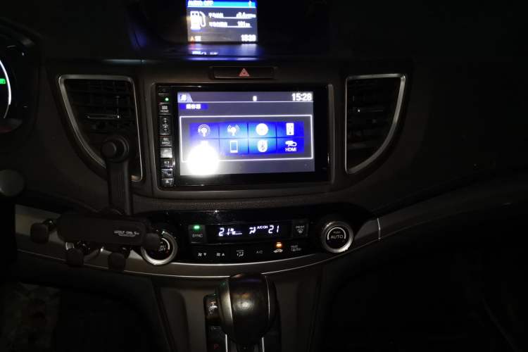 Used Honda CR-V 2015 2.4L two-wheel drive luxury version Audio And AC Panel